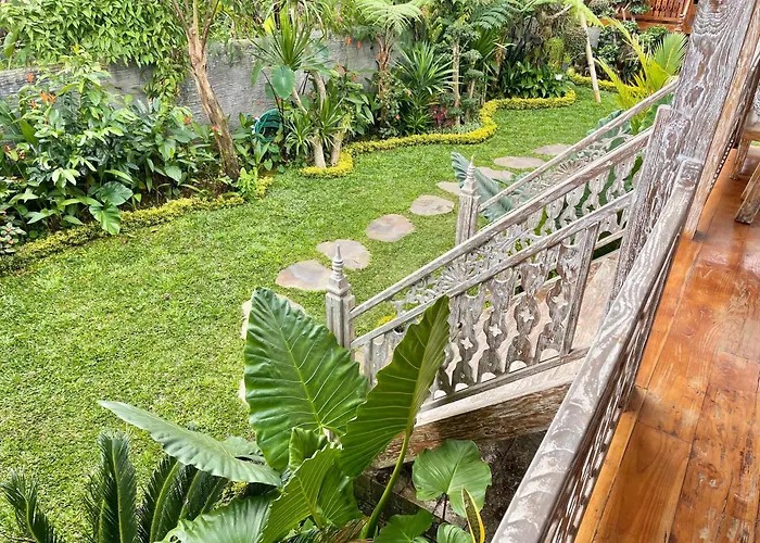 Jane's House & Bedugul Bali ゲストハウス Patjung